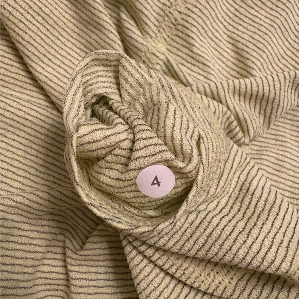 Lululemon Run Energy V-Neck Tank Green Stripe Racerback Pocket Size 4 - Picture 10 of 10